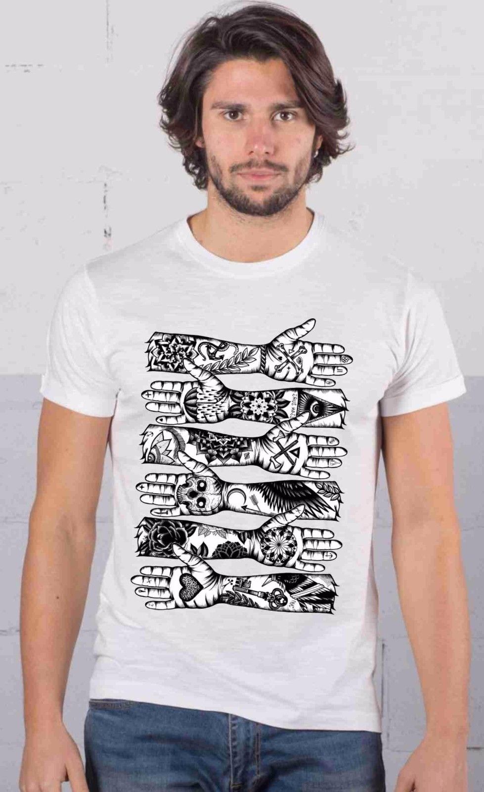 MAGLIETTA MADE IN ITALY FIAMMATO: MANI TATUATE
