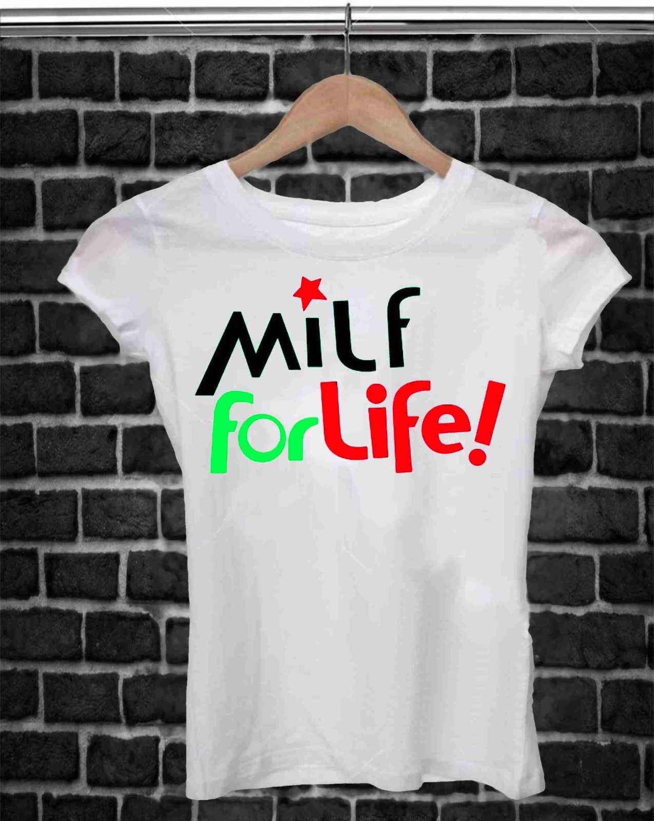 MAGLIETTA IN 100% COTONE UOMO/DONNA PER COMPLEANNO TITOLO: MILF